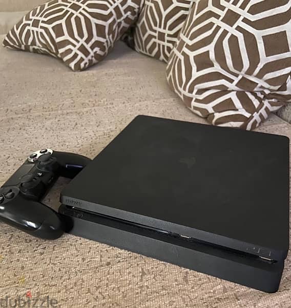 Ps4 slim  دراع واحد اصلي  الجهاز مااتفتحش كالجديد 0