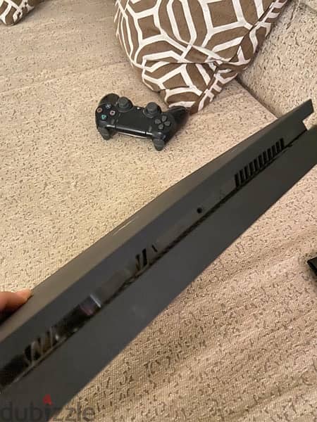 Ps4 slim  دراع واحد اصلي  الجهاز مااتفتحش كالجديد 3