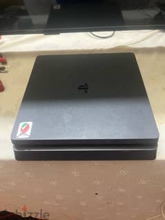 PS 4 slim 1 TB + 2 joysticks + 2 games