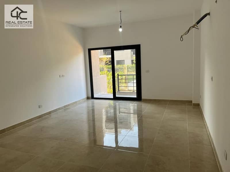 A finished 3-bedroom apartment with a down payment of less than 50% for sale in Fifth Square Compound 4