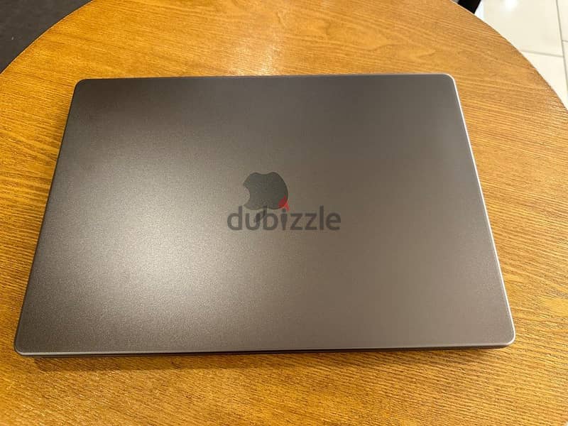 MacBook M2 pro 16 inch 2023 space grey 1