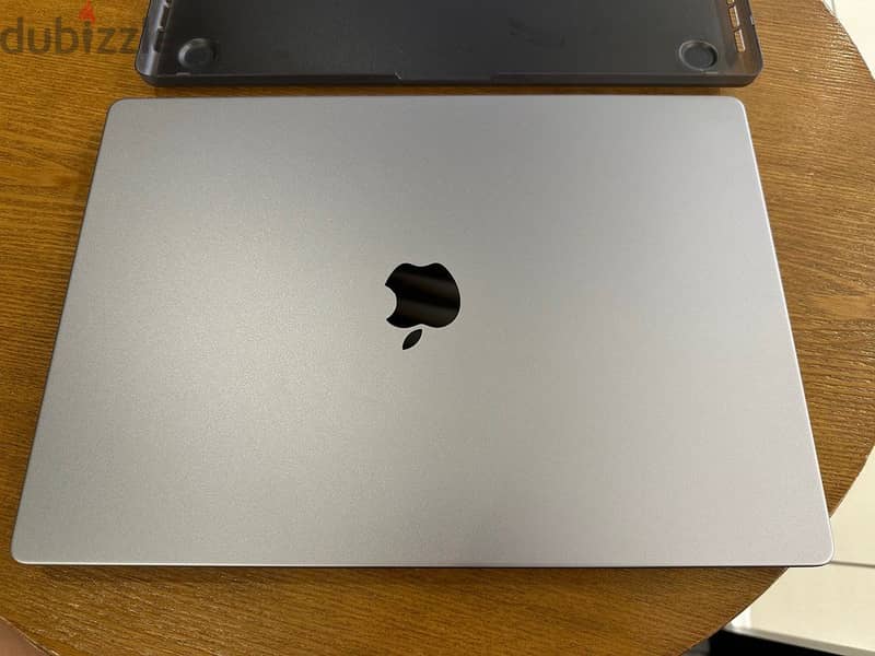 MacBook M2 pro 16 inch 2023 space grey 3