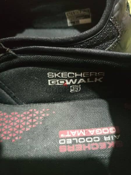 SKECHERS. ULTRA. GO. . Siz. . 43/ 5 3