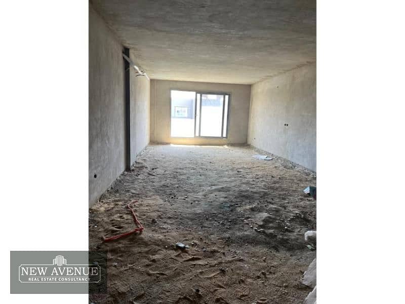 Apartment ready to move prime location-Silver Palm 4