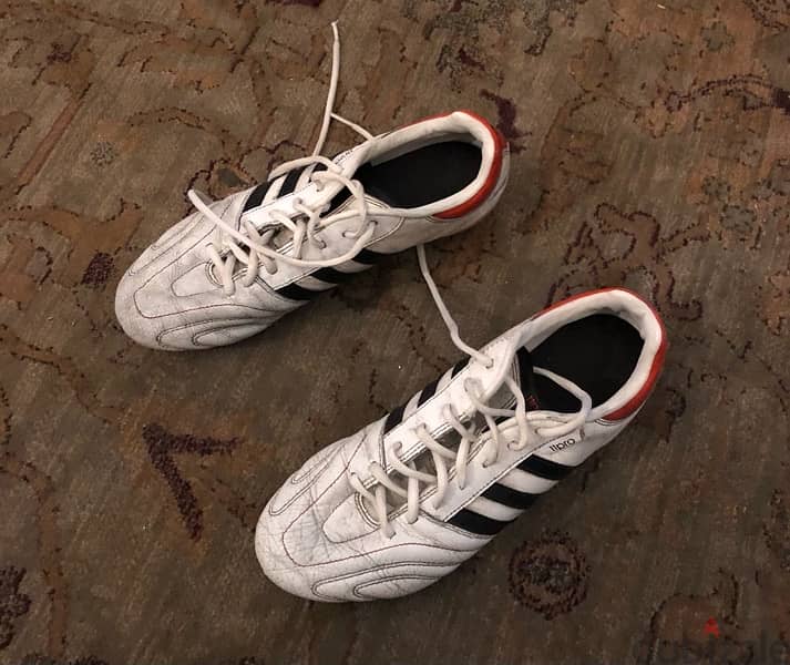 حذاء رياضي اديدس اورجينال adidas مقاس 41 بسعر 900 0