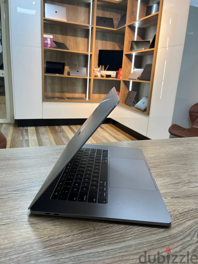 Macbook Pro 15 inch 2019 بافضل سعر وضمان 1