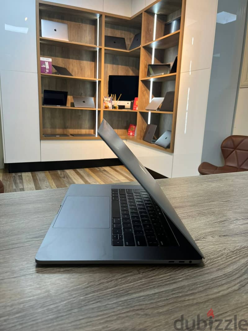 Macbook Pro 15 inch 2019 بافضل سعر وضمان 3