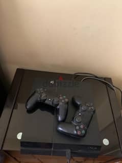 Playstation 4 very good condition + free cds