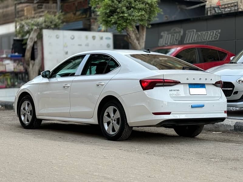 Skoda Octavia 2022 8000 KM 2