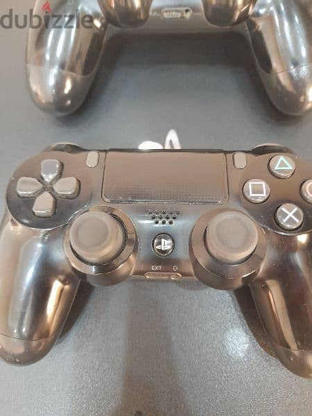 play station 4 pro 3