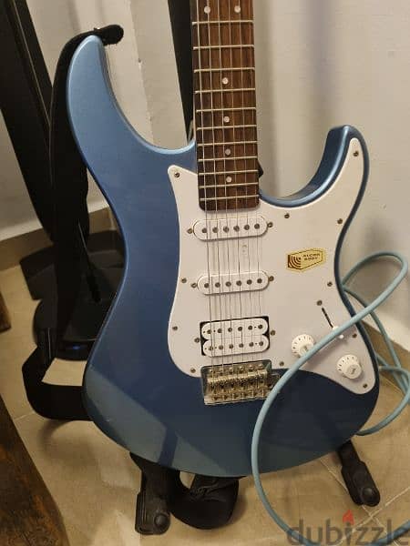 YAMAHA PAC112J PACIFICA ELECTRIC GUITAR 2