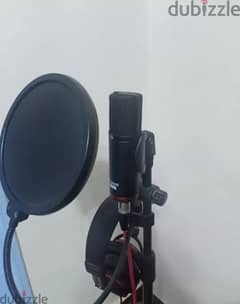 focusrite cm25 mkII microphone used with pop filter and XLR cable 0