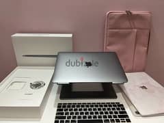 MacBook Air 2020, 13.3 inch, with accessories