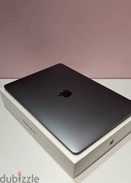 MacBook Air 2020, 13.3 inch, with accessories 2