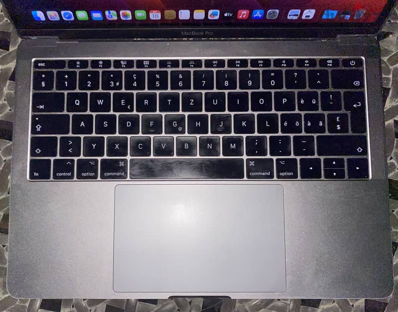 Macbook Pro 2017 - 13.3 Inch - Core i5 - 256GB Storage - 8GB RAM 2