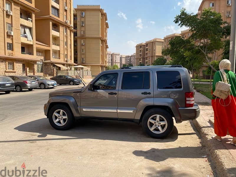 Jeep Cherokee 2010 4