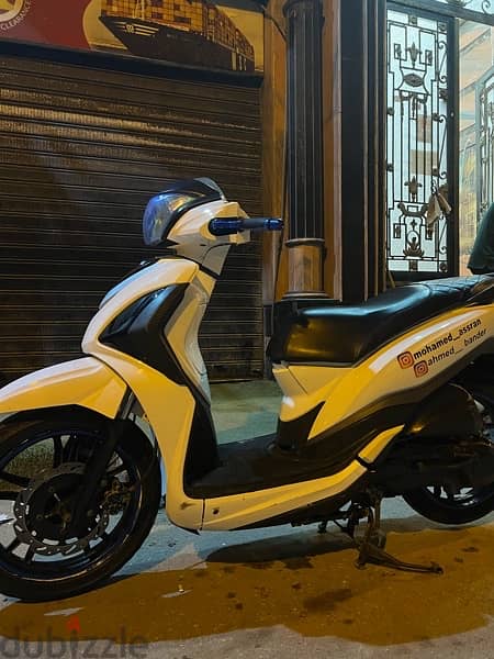 للبيع Scooter ST 2019 لون ابيض  متور محلش مسمار  فبر 90% 2