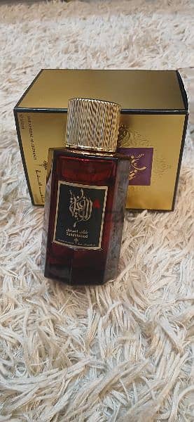 عطر خشب الصندل ابرهيم القرشي  استخدام رشات 2