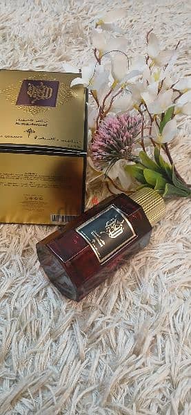 عطر خشب الصندل ابرهيم القرشي  استخدام رشات 3