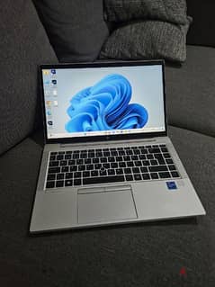 hp elitebook 840 G8 512 ssd 16 ram