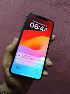 للبيع iPhone 11 Pro Max مستعمل - بحالة ممتازة