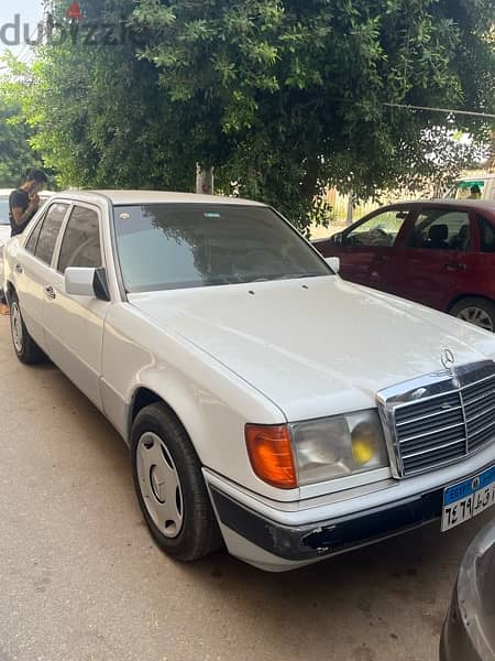 Mercedes-Benz E200 1989 3