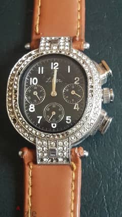 ساعه حريمي ايطالي عدادات وفسفور وفصوص lady watch