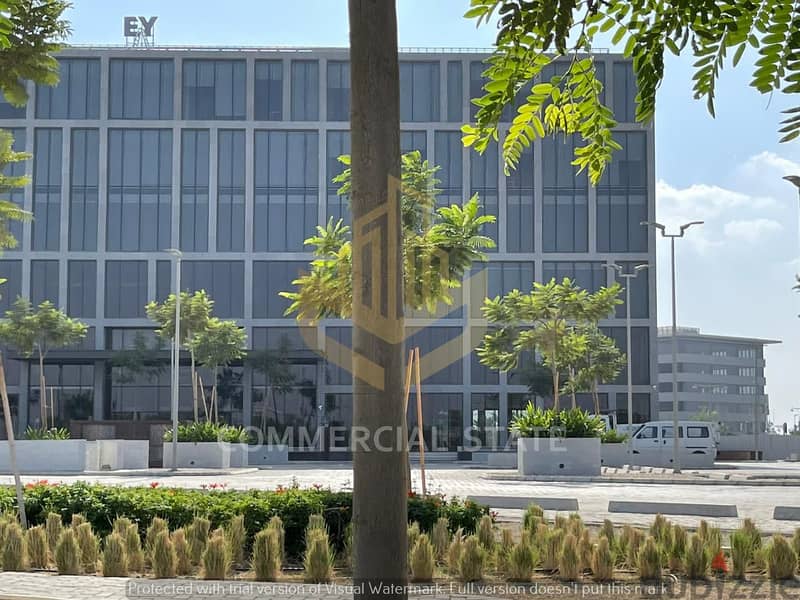 Finished Office at CFC for Rent 216m-مكتب جاهز للايجار في كايروفستفال 7