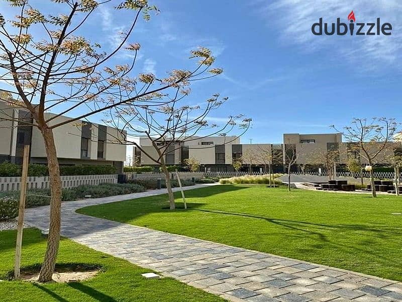 Townhouse 160 sqm for sale in El Shorouk, directly in front of the medical center in Al Burouj Compound 1