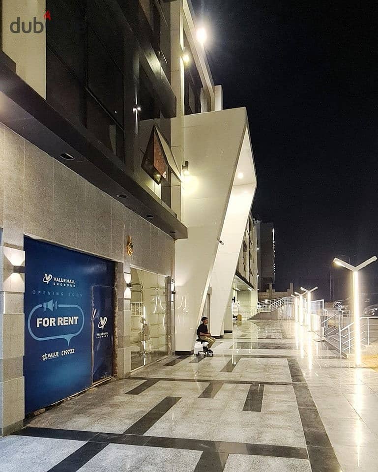 The last store, ground floor, in the largest mall in Shorouk, Value Mall, directly on the facade, 59 m + 55 outdoor space, suitable for a restaurant 18