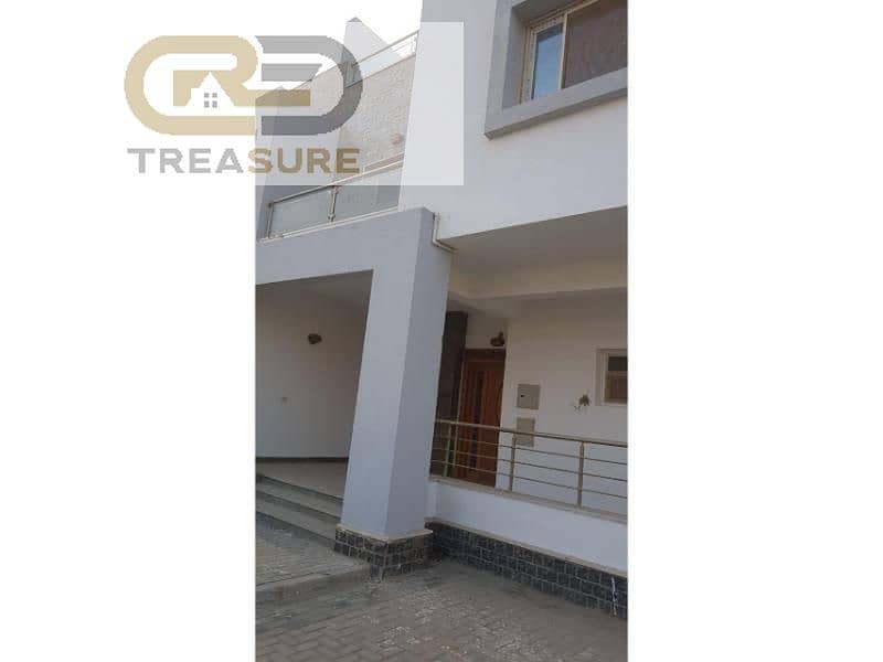 Twin house for rent in El Koronfel Heights super lux 330m . 11