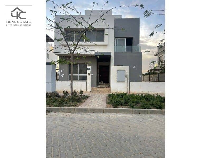 Townhouse 208 m in prime location view on land scape under market price in Hyde Park Compound new cairo Townhouse 208 m in prime location prime view . 4