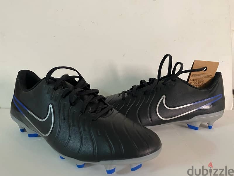 جزمة كرة قدم نايكي اصلية مقاس ٤٣ nike legend 10 club FG football boots 0