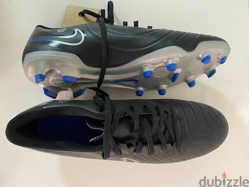 جزمة كرة قدم نايكي اصلية مقاس ٤٣ nike legend 10 club FG football boots 2