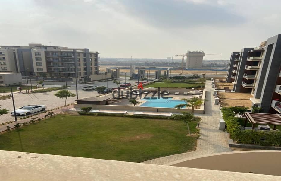 Apartment for sale with immediate delivery in Galleria Moon Valley 11