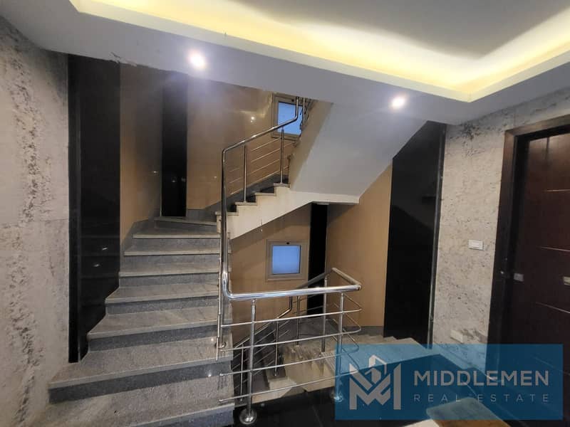 pentahouse 169m ready to move  under market price galleria moon valley new cairo 1