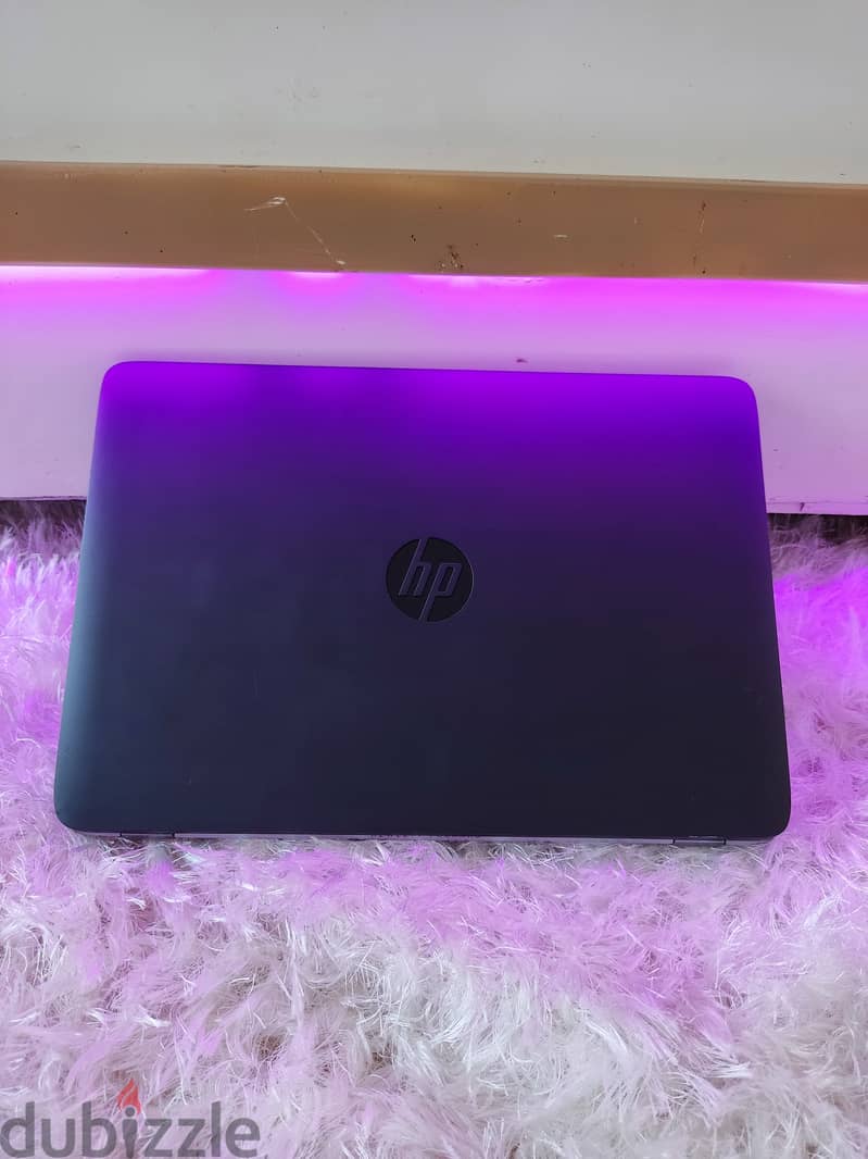 لابتوب Ultraslim من شركة  HP خفيف الوزن معالج كور فايف ورمات 8 4