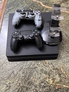 ps4 + 2 original controllers