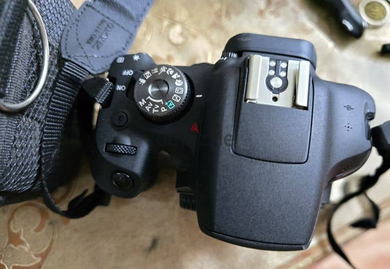 كاميرا مش مستعملة للبيع Canon EOS 2000D 2