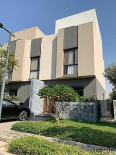 For sale, a villa in Al Burouj Compound, already inhabited, prime location, close to the club