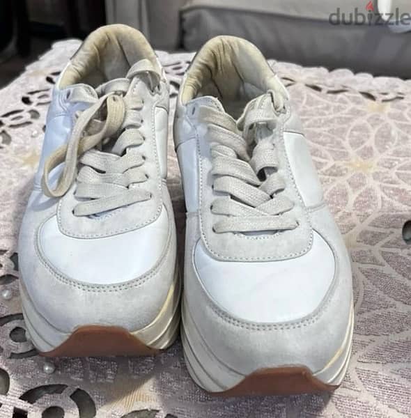 شوز الاسود من pixi  والابيض من zara و بالرينا club shoes للبيع 5