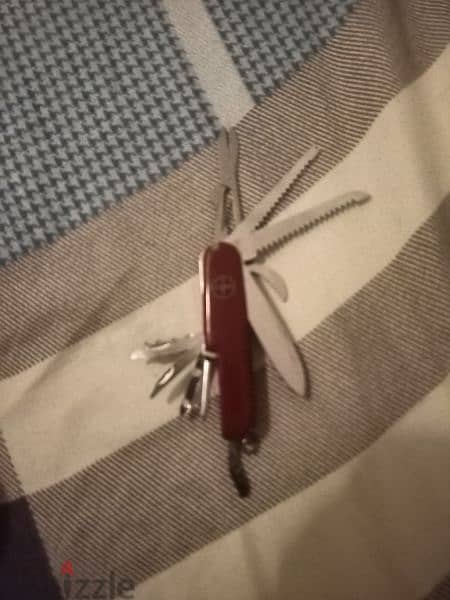 سكين جيب سويسري متعددة الاستخدامات Victorinox 1