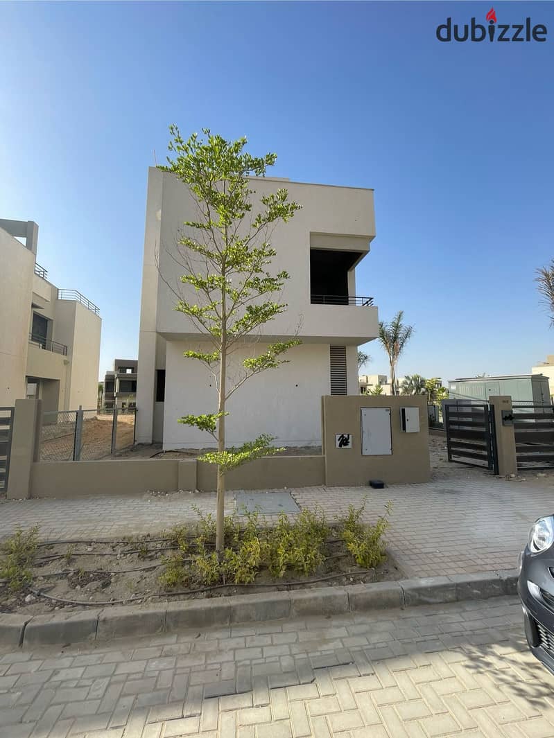 Stand alone villa for sale in The Crown Compound by Palm hills in a the most premium location 4 bedrooms + Living room + Maid's room with bathroom 2