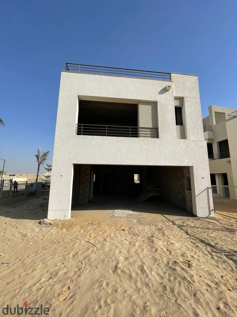 Stand alone villa for sale in The Crown Compound by Palm hills in a the most premium location 4 bedrooms + Living room + Maid's room with bathroom 4