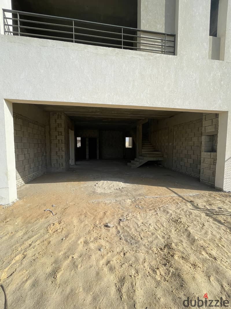 Stand alone villa for sale in The Crown Compound by Palm hills in a the most premium location 4 bedrooms + Living room + Maid's room with bathroom 5