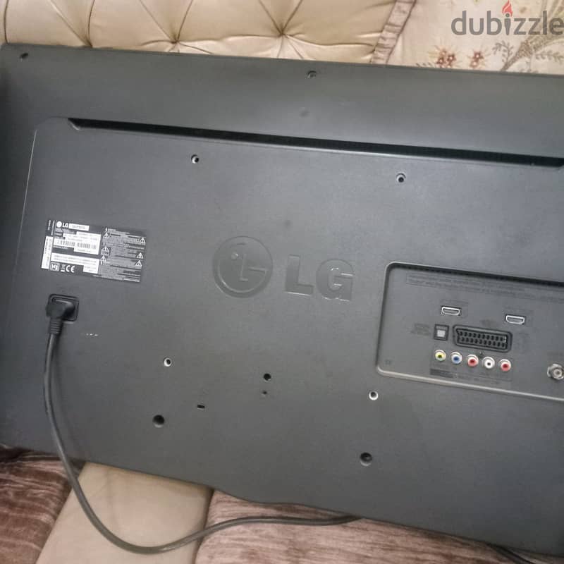 شاشة تليفزيون LG 32 بوصه محتاجة بانل فقط 5