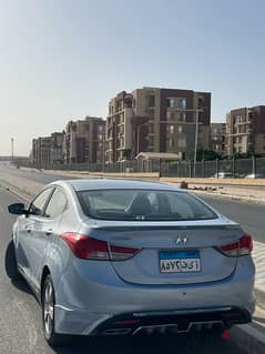 Hyundai Elantra 2012