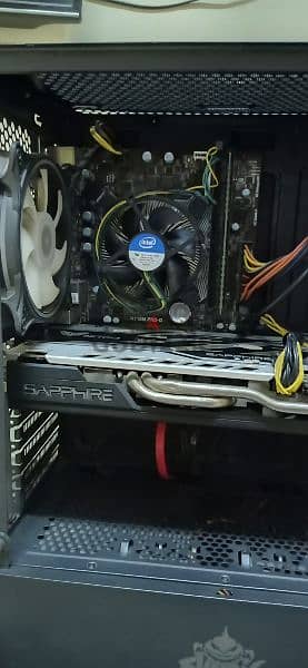 جهاز استعمال سنة متحافظ عليه وحالته ممتازه RX580 8GB 9