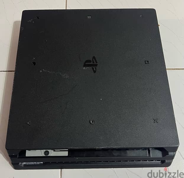 ps4 pro 1 tera with two original dualshocks 1