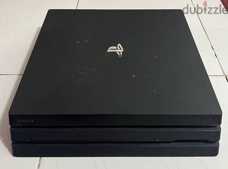 ps4 pro 1 tera with two original dualshocks 2